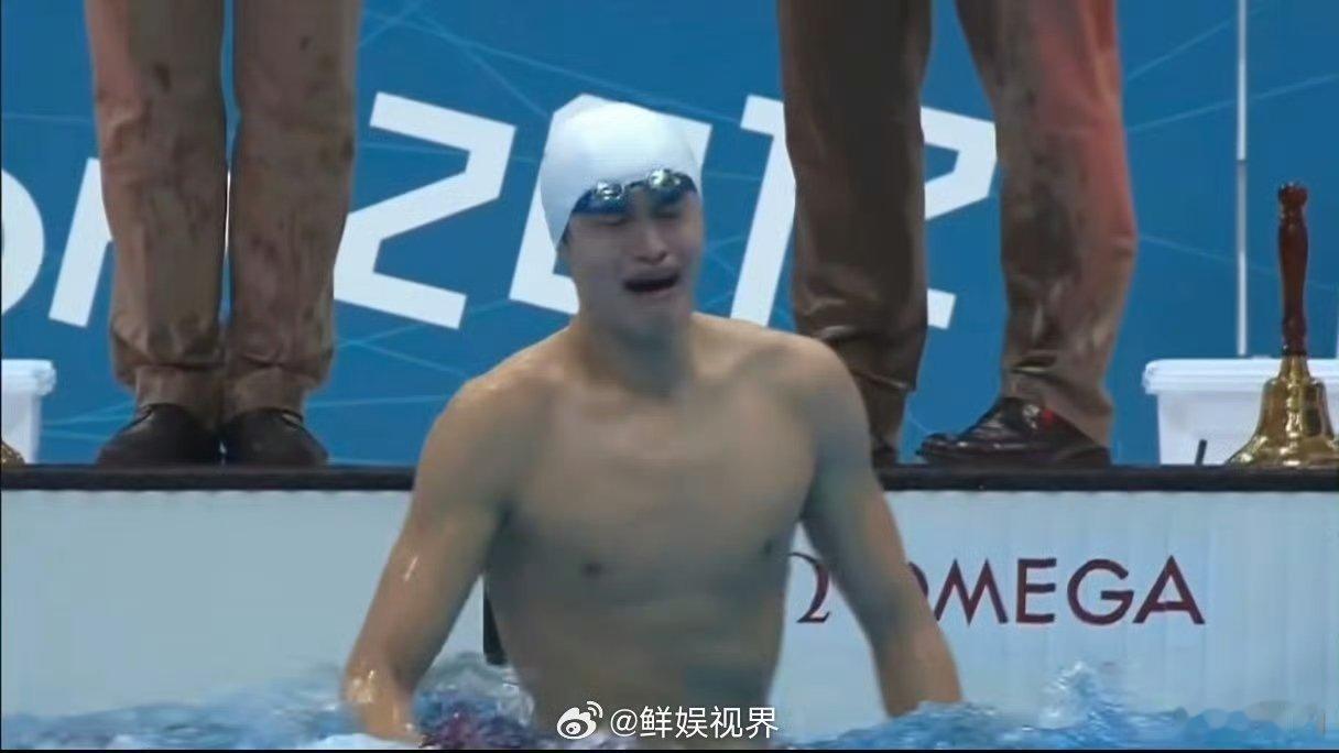 孙杨想游到100岁  孙杨说任何人都无权干涉自己的运动生涯，“只要我热爱这项运动