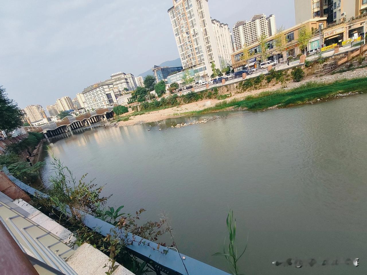 《时代垂钓：岁月长河中的宁静与追求》

在悠悠的岁月长河中，垂钓作为一项古老而迷