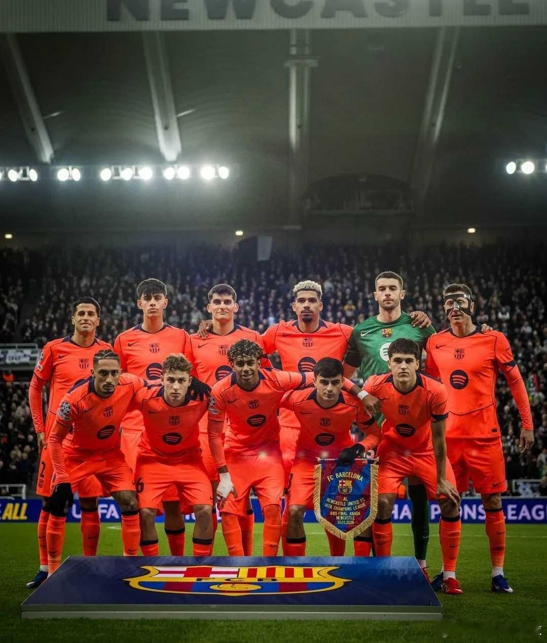 这场巴塞罗那与纽卡斯尔联的欧冠对决无疑是本轮的焦点之一。首回合双方在圣詹姆斯公园