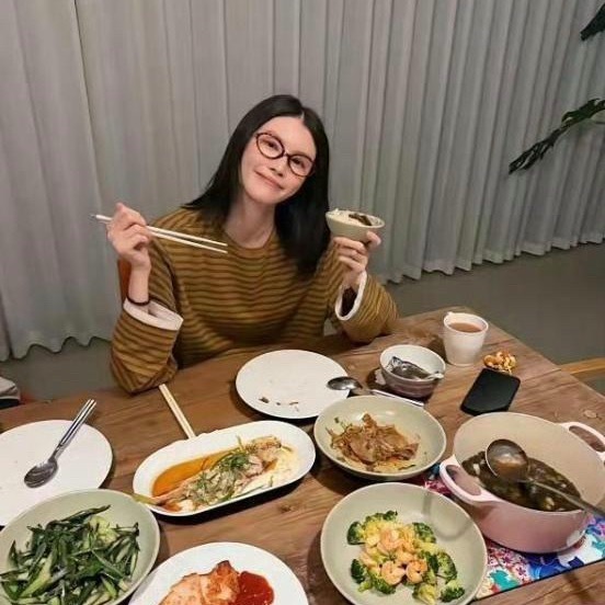 何穗晒出陈伟霆做的五菜一汤，有了老公生活就是幸福啊 