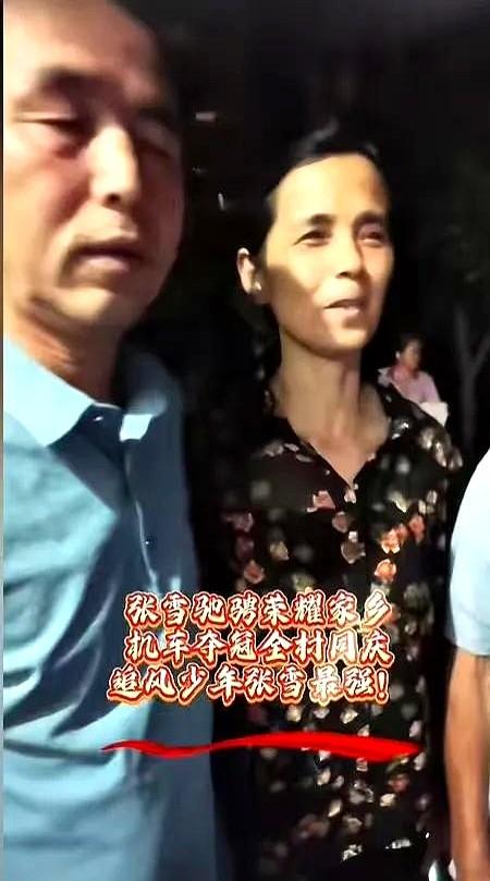 张雪车队在世界赛场上连夺五冠，他宣布将拍卖冠军车，钱全捐给韩红基金会。

闪光灯