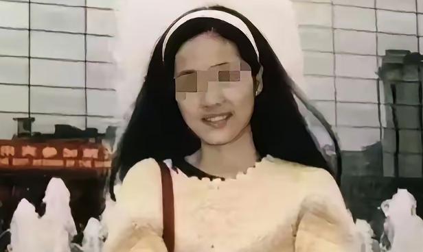 她自幼被收养，16 岁时遭到养父侵害，谁知，当她把遭遇告诉养母和哥哥后，2 人不