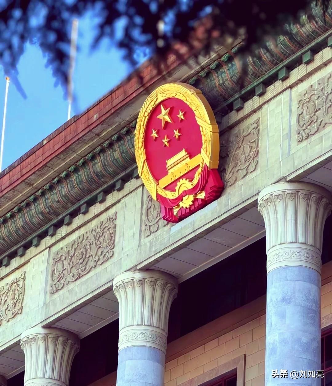 教师法修订草案，把一线教师的待遇保障落到实处！
1、守住教师法定权利
按时拿工资