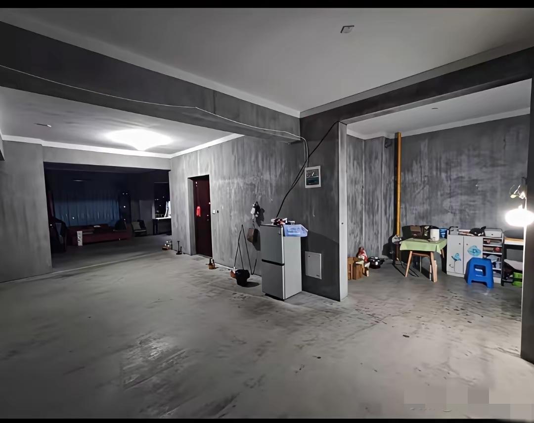 网友:不瞒大家说，实在是口袋空空了，这么住丢脸不？[捂脸]