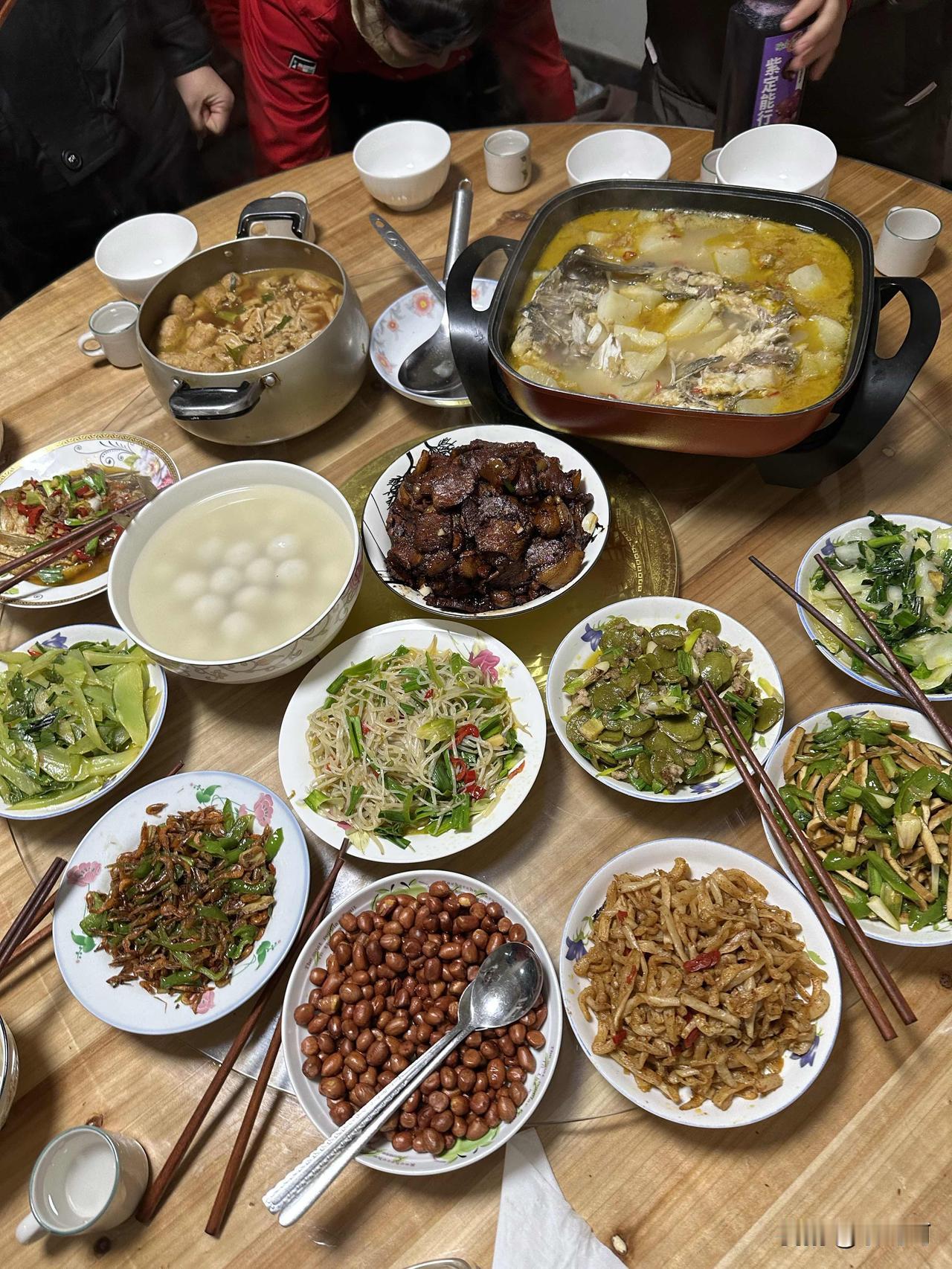 2026年元旦，合家团圆，八十岁的婆婆大冬天的做饭，必须得瑟一下下。八十四岁的公