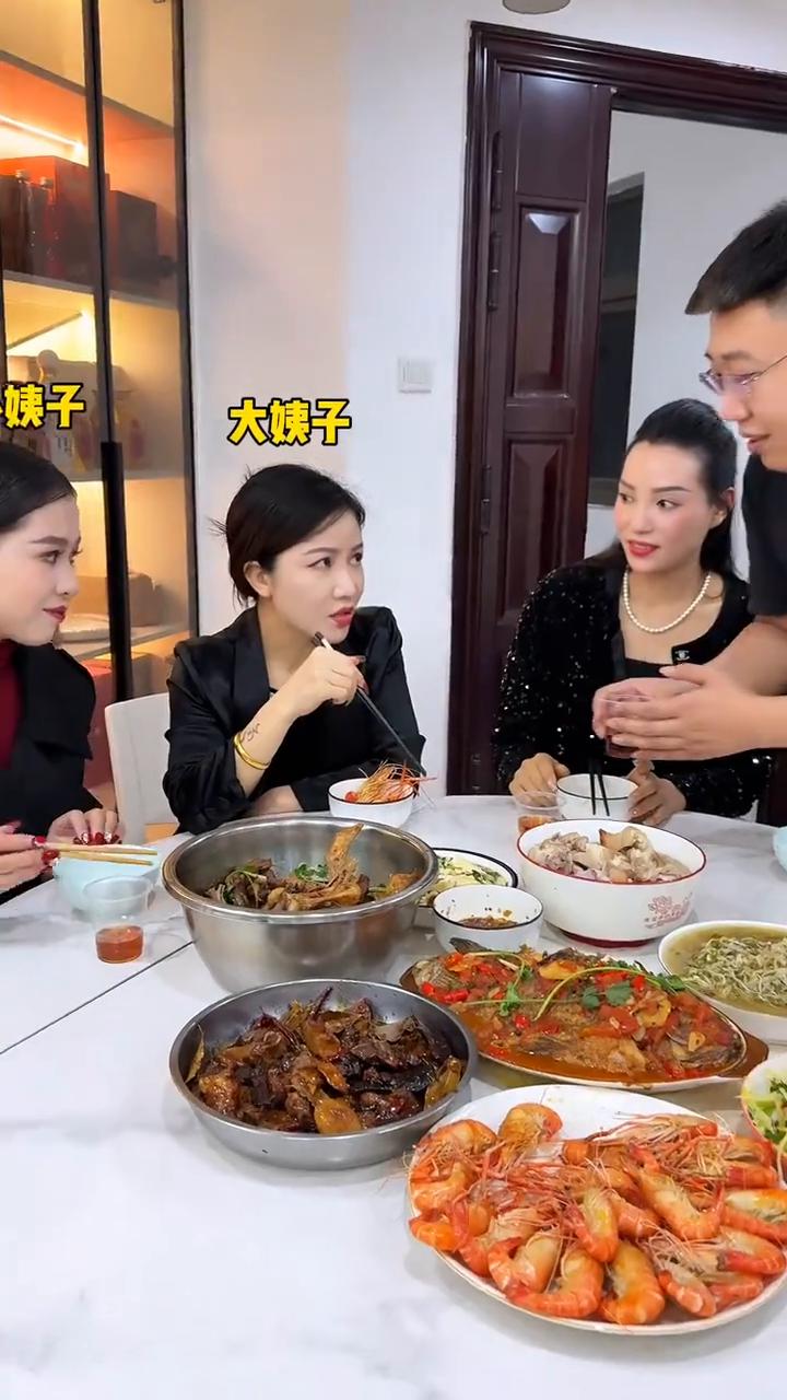 老婆，大姨子，破产老公，大姨子，小姨子，小舅子。