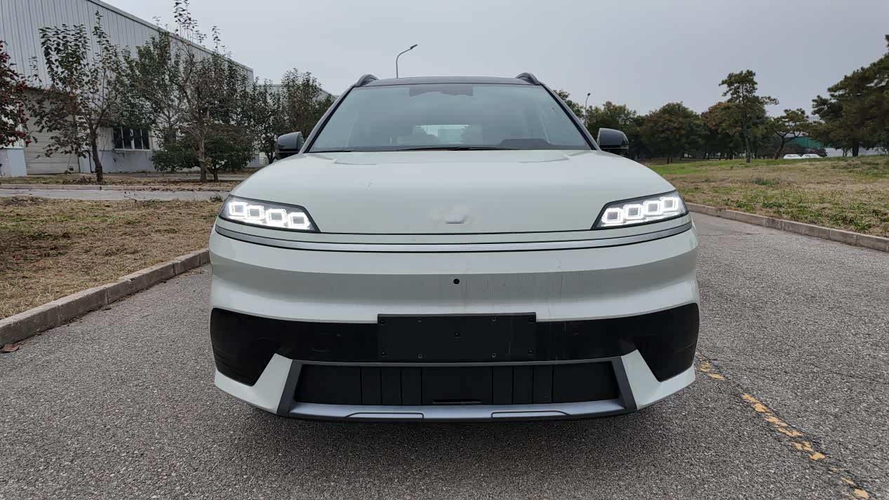 EO羿欧上市，以品质重写纯电规则

当新能源市场陷入配置内卷与价格战的循环，一辆