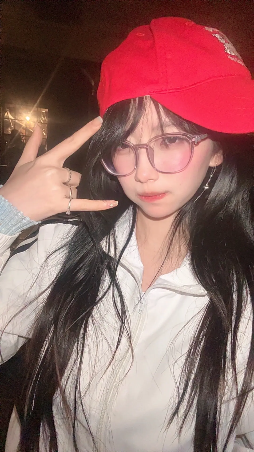 很多人挤进我的生活丢下一句take care of yours就走了