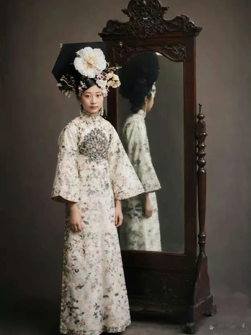 王敏彤，本名完颜童记，严格来说她并非真正的“格格”。根据《大清会典》，只有皇家王