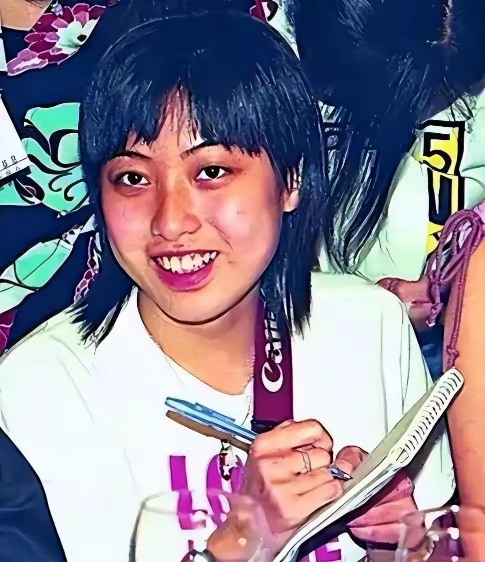 刘鸾雄曾经也是个叱咤风云的人物，老了也是个普通的老人，还非常依赖他的小娇妻。
他