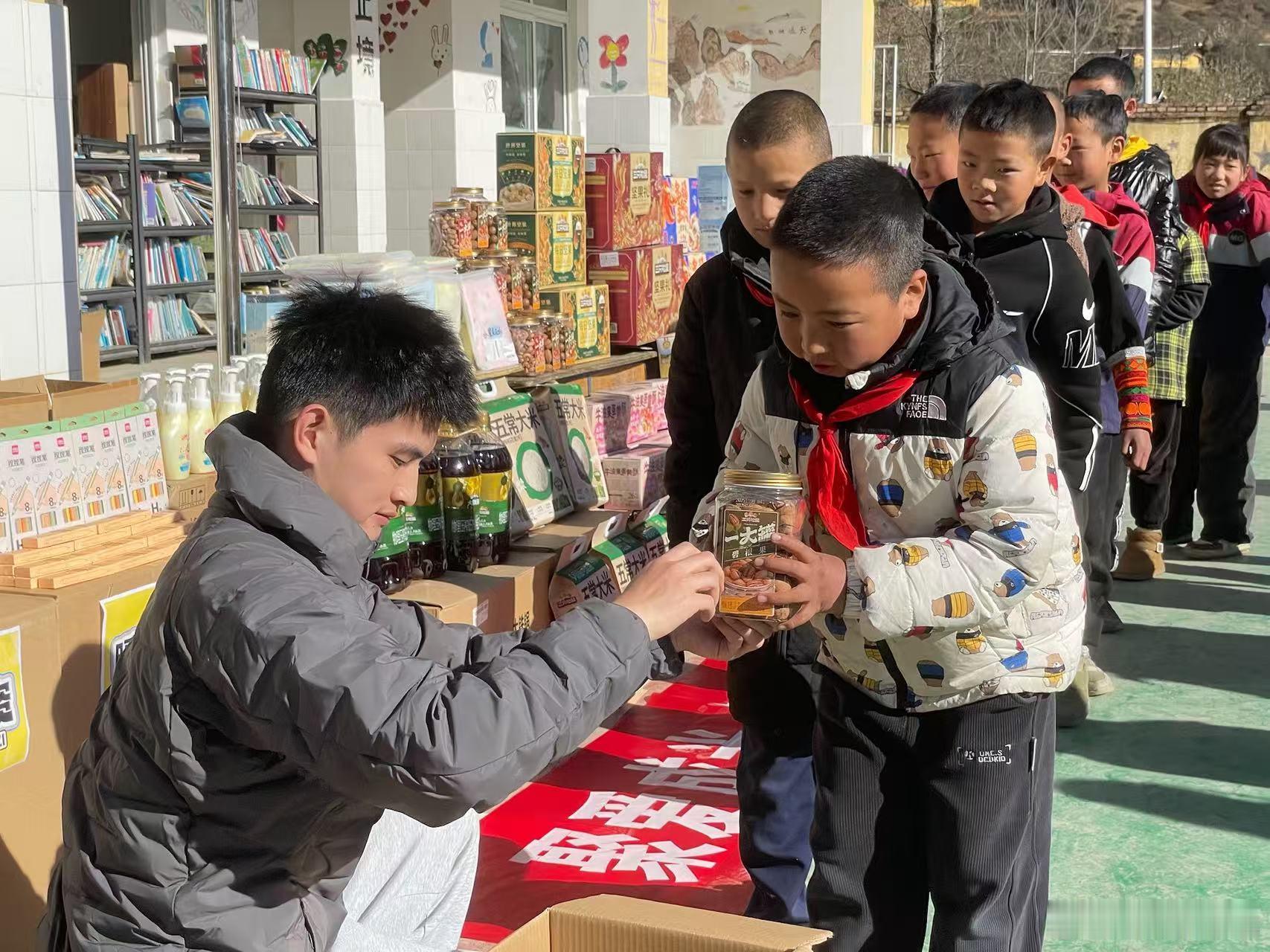 乡村儿童梦想守护计划凉山州我去过很多次，拍豹子的时候在那边住过一段时间，当地的朋