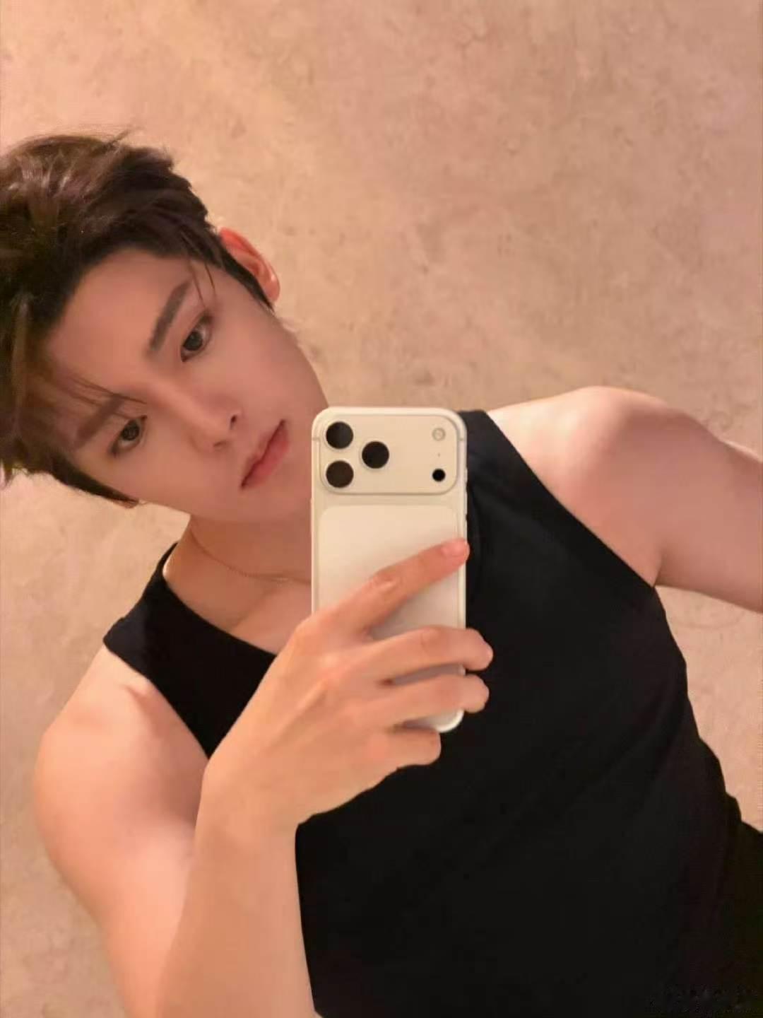 侯明昊新戏眼神压迫感侯明昊新戏疯批演技被侯明昊新戏狠狠拿捏，每个古装造型都惊艳，