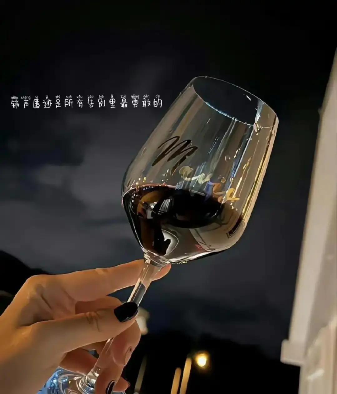 老母亲把账本往桌上一拍，说今年给高中生砸进去八万，存款直接见底，她扛不动了，让猪