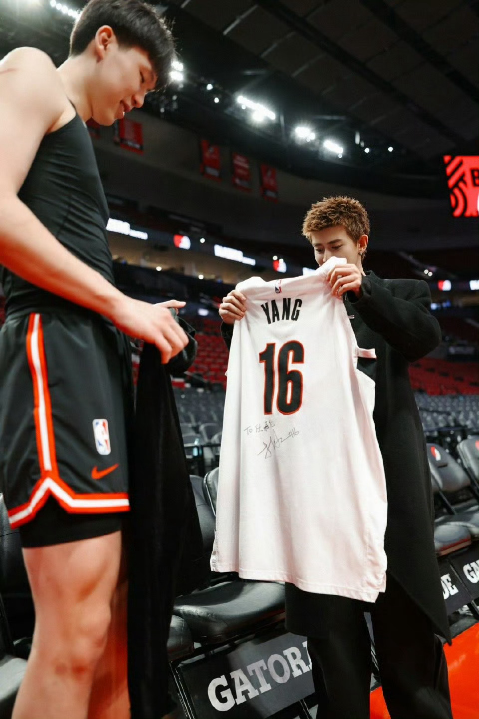 任嘉伦任嘉伦观战杨瀚森任嘉伦现场观战开拓者任嘉伦nba马力全开任嘉伦腾讯nba星