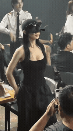 右下角的大哥录的可真仔细！现在各行各业都这么卷了吗？
如果是李白、苏轼等生活在现