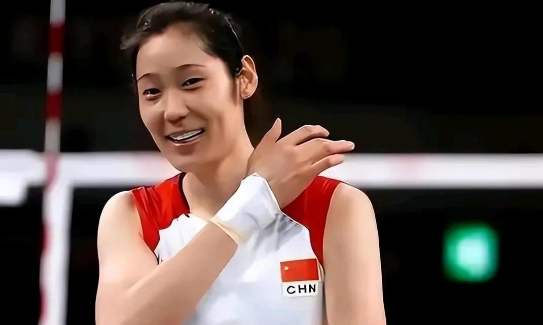 朱婷回应落选国家队:意甲竞争激烈很疲劳+腰伤 努力做好回归准备。为什么大名单没有