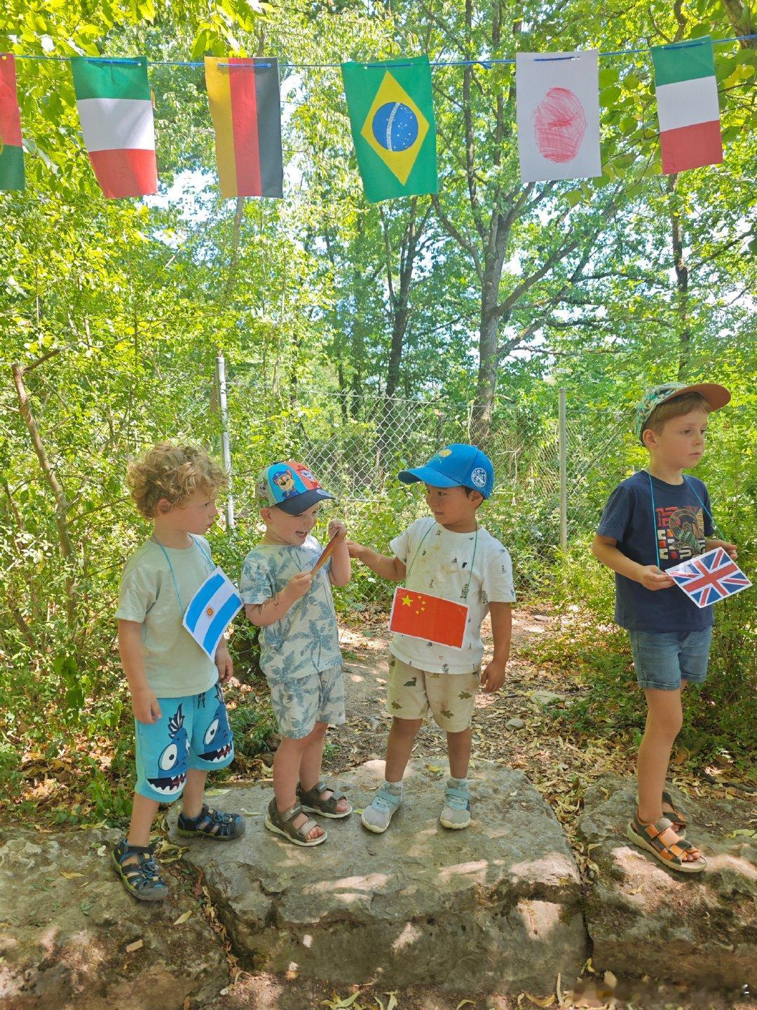 幼儿园的夏日祭顺利结束了。我们家委会的委长又问我可否做中国特色小吃，这次我没有被