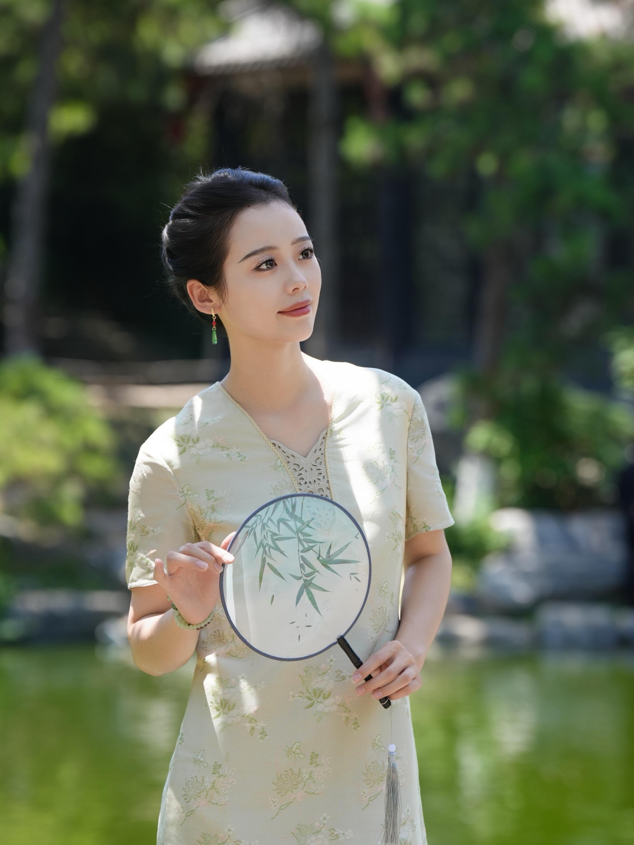 一袭青衫，一梦芳华。