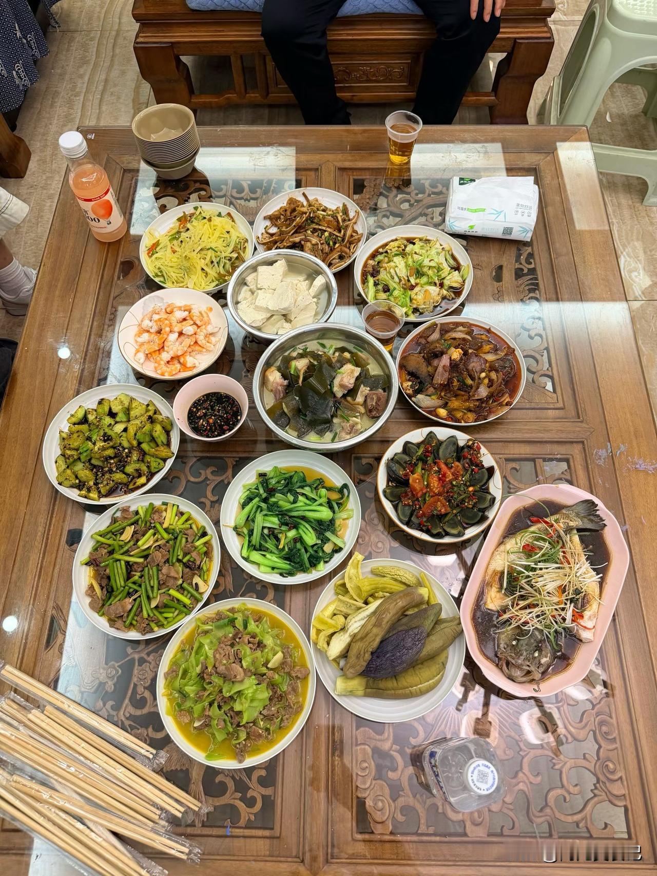 周末的美好，从来不是山珍海味。
简简单单一餐，三餐烟火，日子平淡，却也温柔知足。