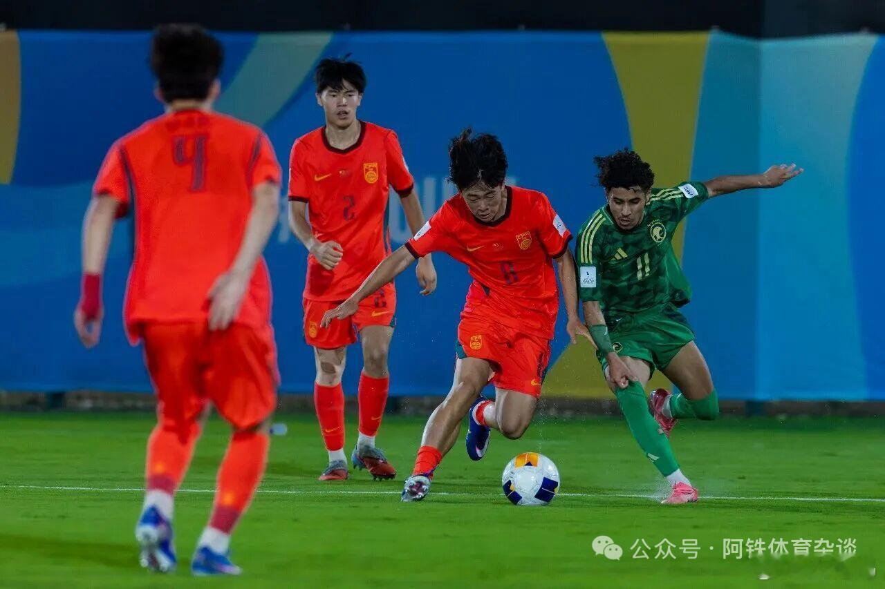 u17亚洲杯中国u17男足逆转沙特 在去花都体育场报道足协杯的车上看阿铁体育杂谈