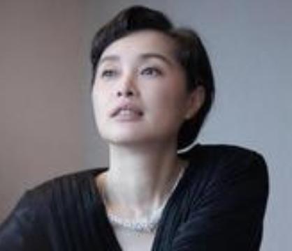法治年代剧《重器》近期口碑确实“井喷”，最大惊喜来自54岁的演员吴越。她的表演不