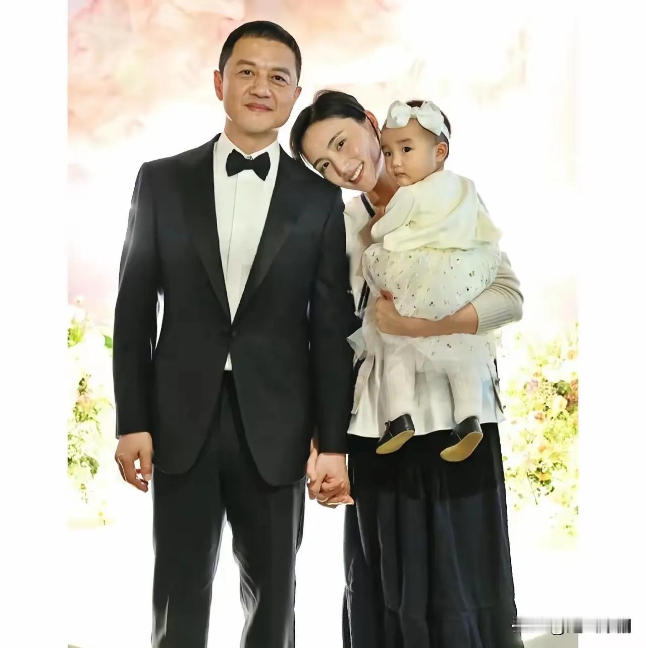 直到看了李亚鹏和海哈金喜，我才算彻底悟了我妈当年的忠告——嫁人能找年纪大的，也能