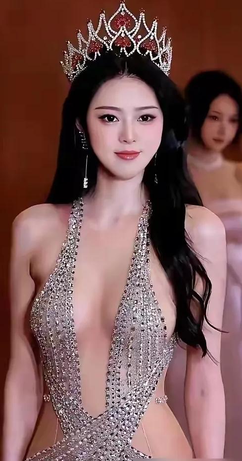 零下3度，鼻尖冻得通红，身上却挂着3000万。你以为这是女明星争奇斗艳？我告诉你