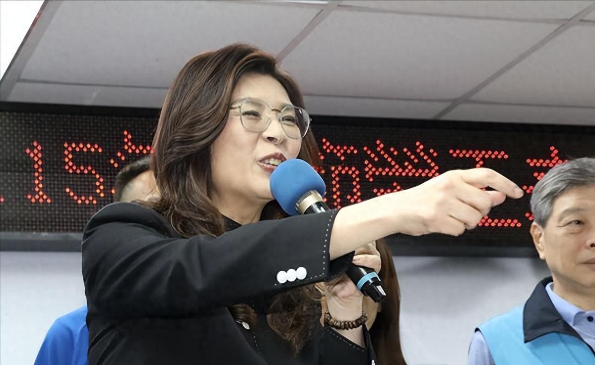 今天，郑丽文否认和卢秀燕不合！对于主持人谢寒冰直球对决问到，是否和蒋万安、卢秀燕