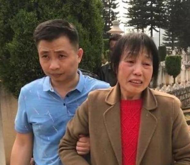 1984年，一战士壮烈牺牲，其新婚20天妻子拒绝改嫁，坚持生下遗腹子，35年后，