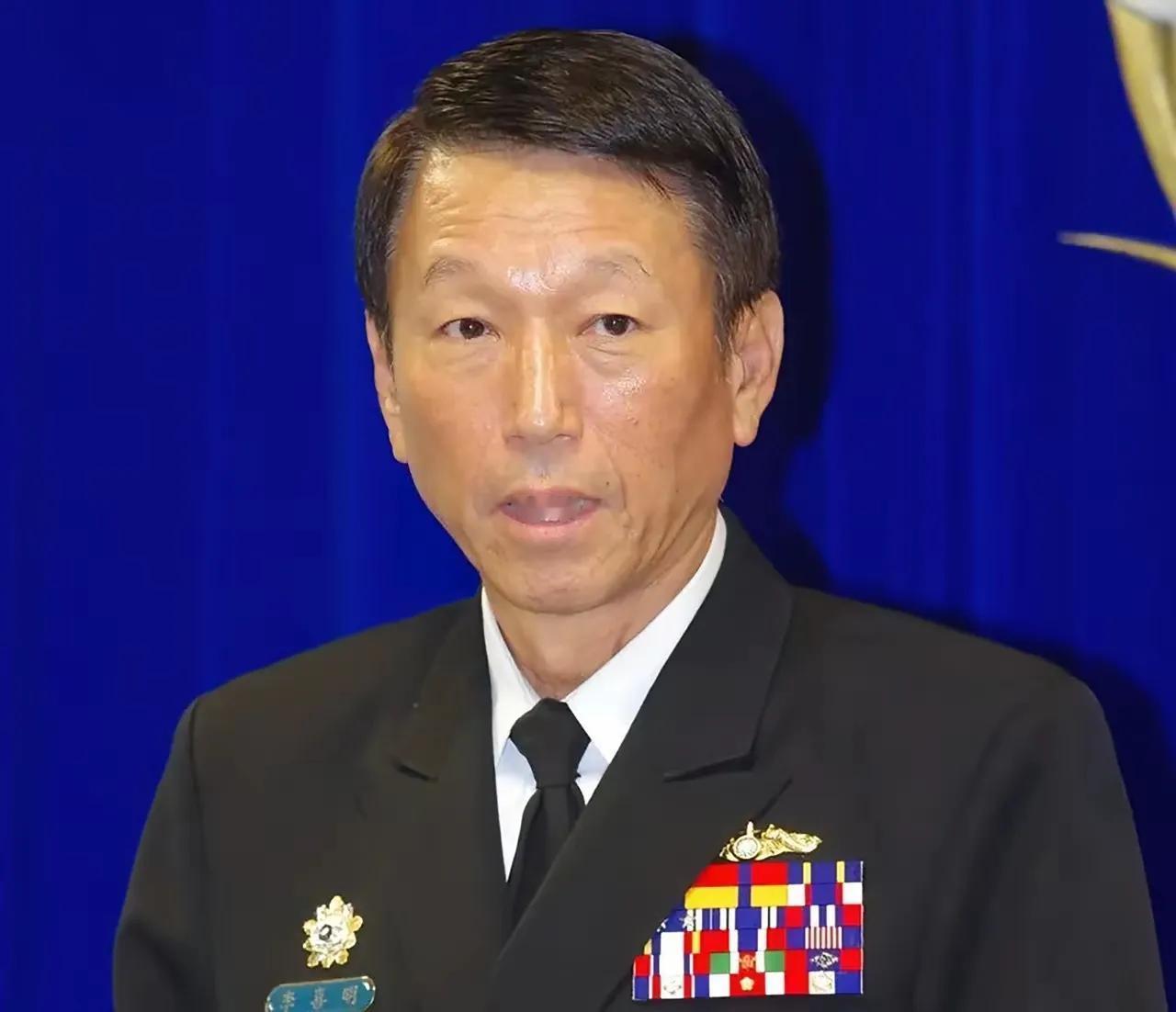 他是台湾地区前军方高级将领李喜明，曾任海军二级上将，也曾是蔡英文任内重点提拔的心