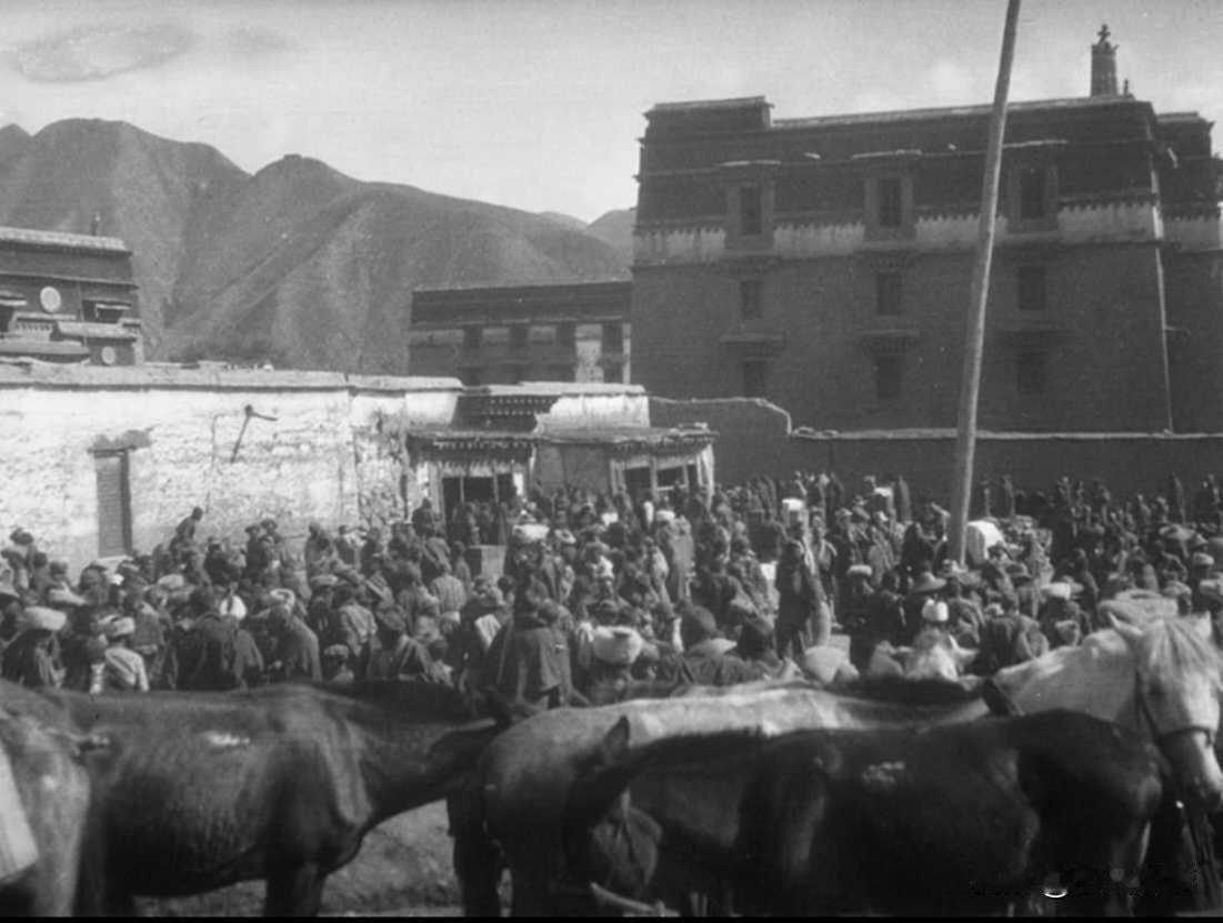 1936年，甘肃夏河拉卜楞寺留下了一组珍贵旧影，现存哈佛大学燕京图书馆。出自《海