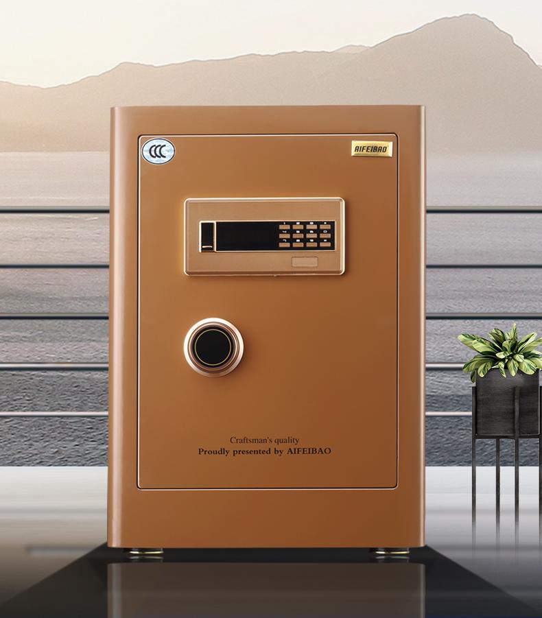 趁邻居返乡过节，偷取黄金首饰卖掉带女友旅游。
近日，浙江台州一男子趁邻居返乡过节