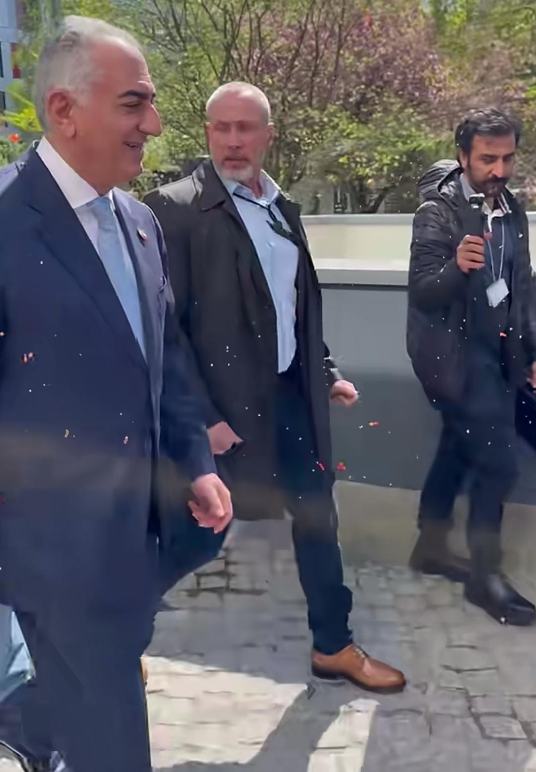 听一个主播说过，伊朗和以色列之间的关系，也有过一段蜜月期。

近日，巴列维在柏林