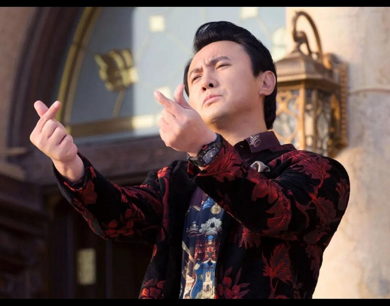 《西红柿首富》看得我浑身不舒服。

王多鱼为了继承遗产拼命花钱，表面是反讽，骨子