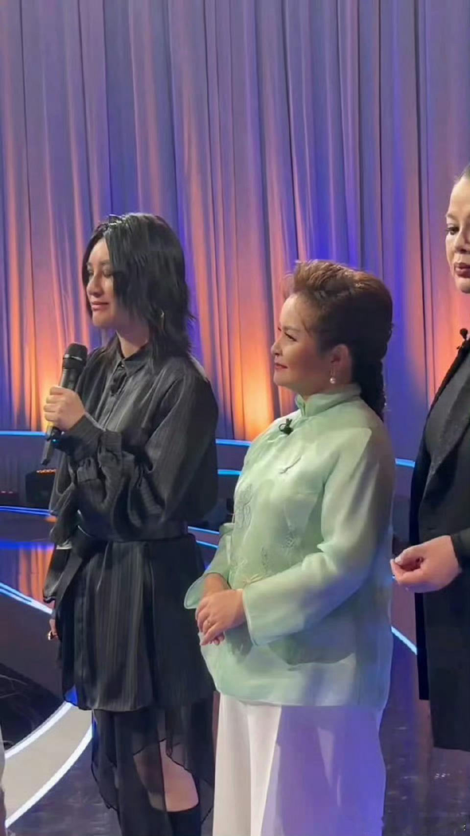 尚雯婕回应有人模仿华晨宇声鸣远扬预选赛媒体见面会尚雯婕回应模仿华晨宇现象：模仿难