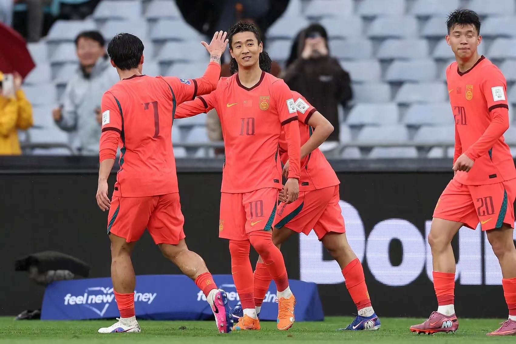 从意难平到释怀！国足系列赛胜世界杯队，却输同样未进的喀麦隆