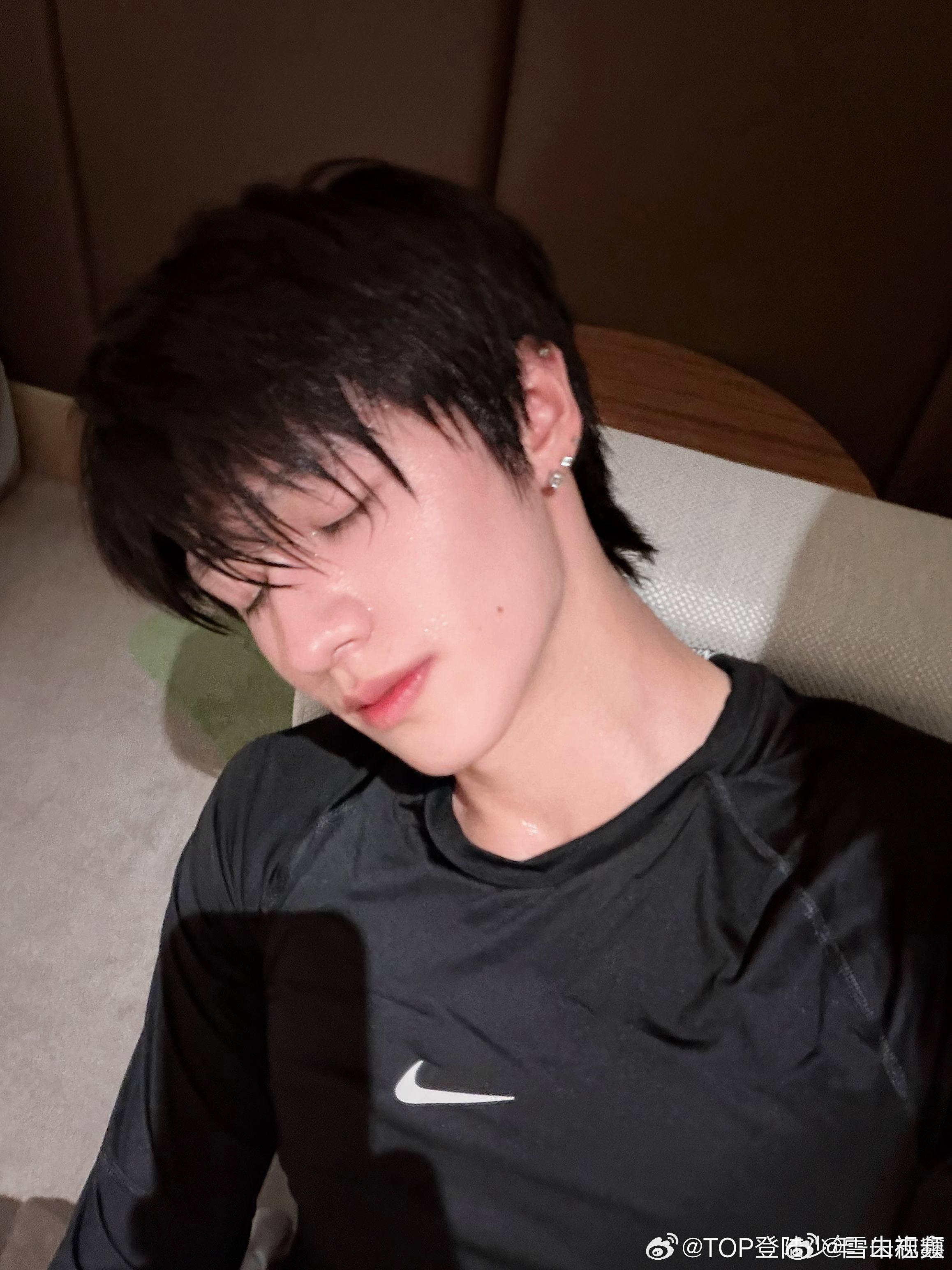 朱志鑫全程扶着苏新皓 养成系最动人的宿命感！从练习生时期一路并肩，目光永远不自觉