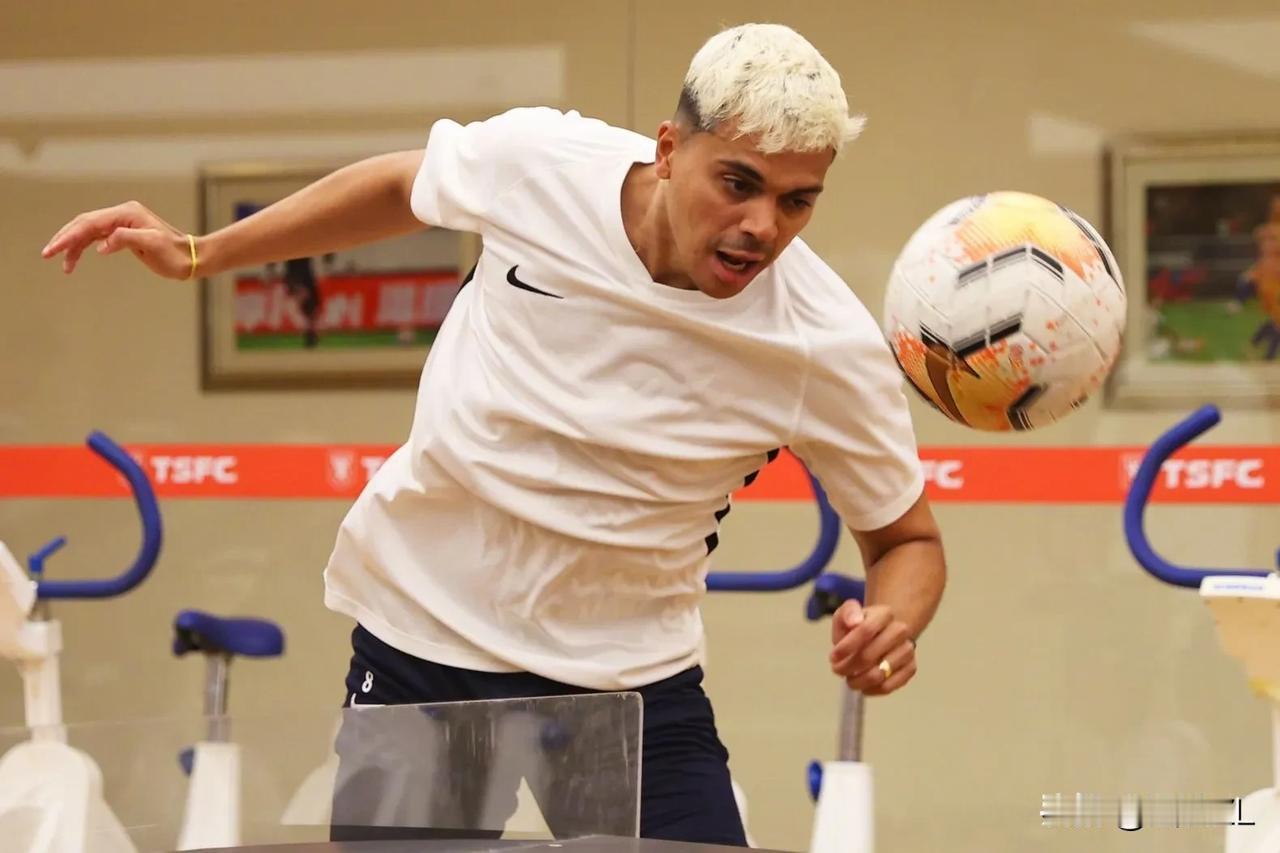 真是这样吗？山东泰山腰没来，球队大腿也要丢了？
  莱昂纳多卖不出导致没钱；帕托