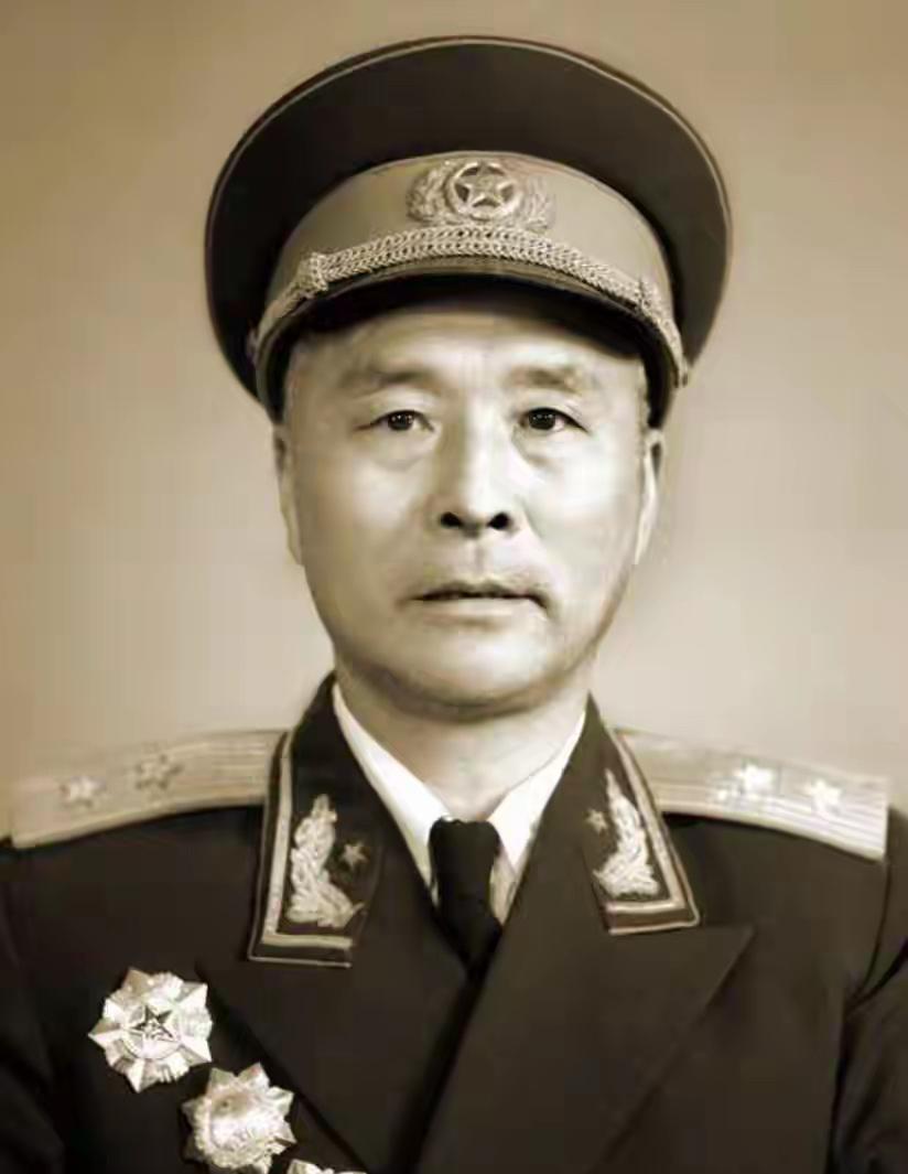 1936年8月，彼时担任红28军245团团长的梁从学，于湖北黄冈马曹庙阻击国民党