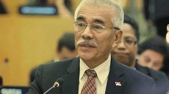 1996年，中国在基里巴斯租了一块地建卫星跟踪站。2003年，华人总统汤安诺一上