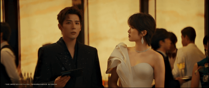 王安宇给姚安娜拍照王安宇沉迷看手机忘记给姚安娜拍照了. 这段互动我看了好几遍，老