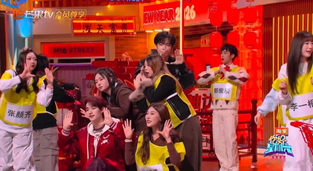 丁程鑫唱跳歌手的自觉你好星期六这就是刻进DNA的舞台本能！学舞时下意识边跳边唱，