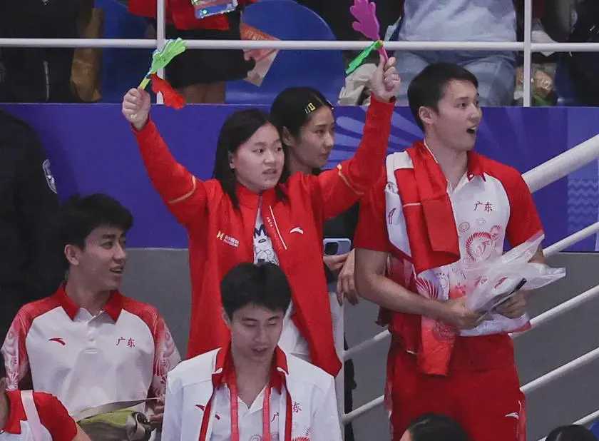 跳水 陈芋汐412.30分夺冠！全红婵起立欢呼，完美一跳惊艳全场全运会 全运会女