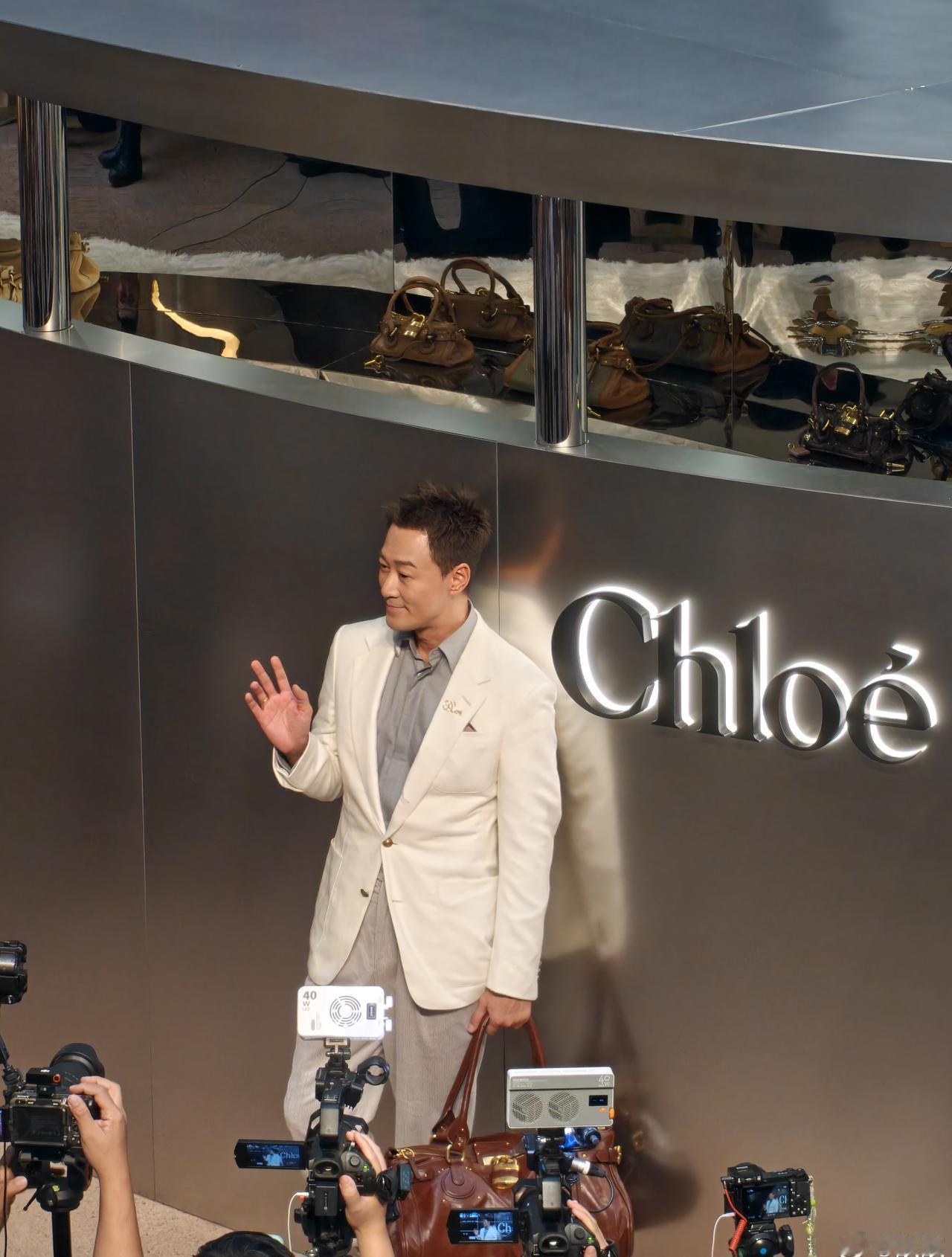 2026.09.22 chloe林峯商场活动二
发现我拍得真不错，好靓好贵气的白