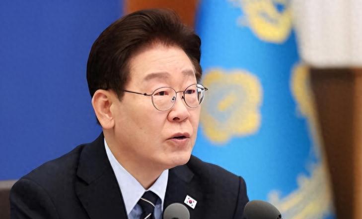 公海抓人刺痛全球神经！李在明一声怒吼，唤醒沉睡两年的逮捕令？

韩国总统李在明在