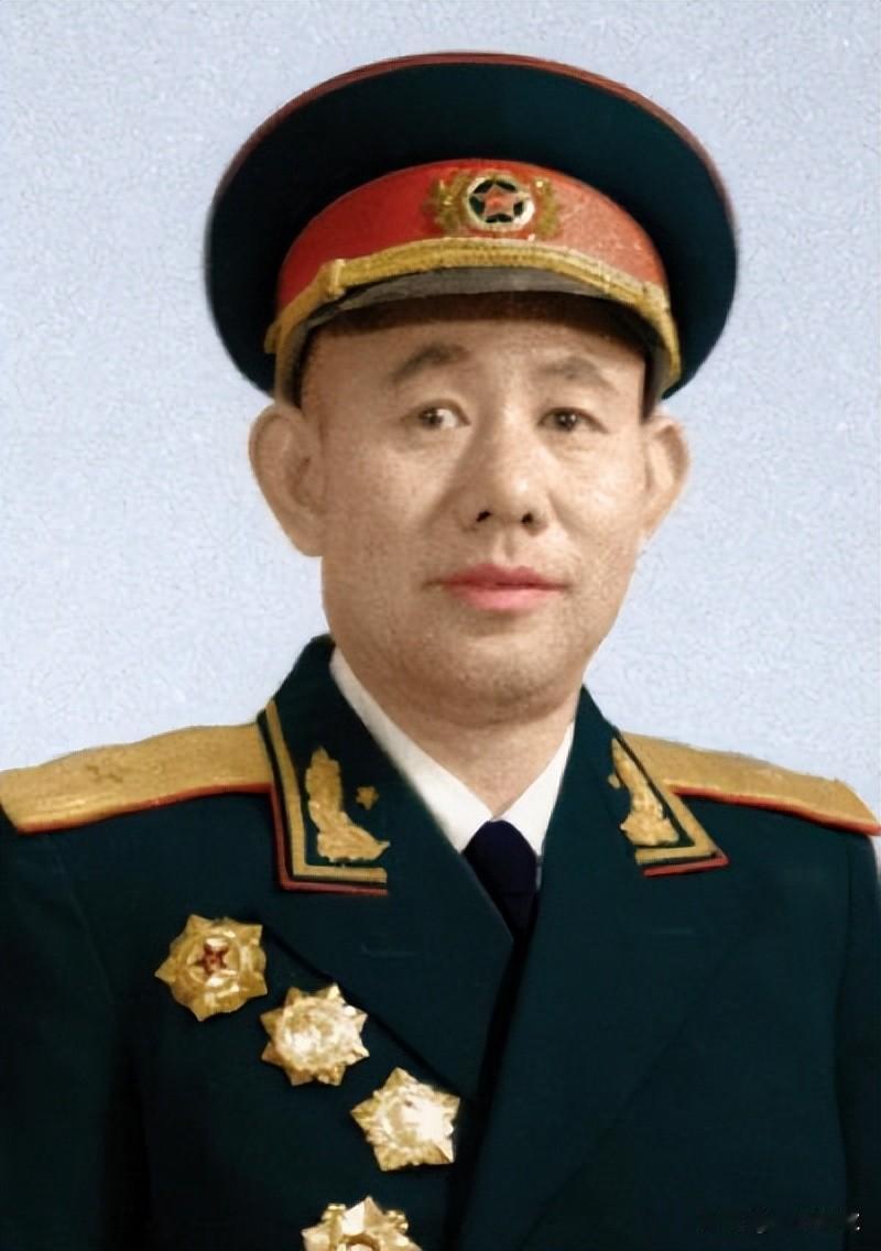 1951年，志愿军师长黄朝天违抗军令，率9000残兵掉头杀向3万美军，13天后李