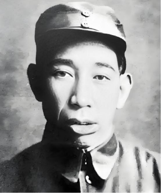 在开国将帅里，杨国夫的出身很特殊：他是红四方面军的老团长，却在长征最关键的岔路口