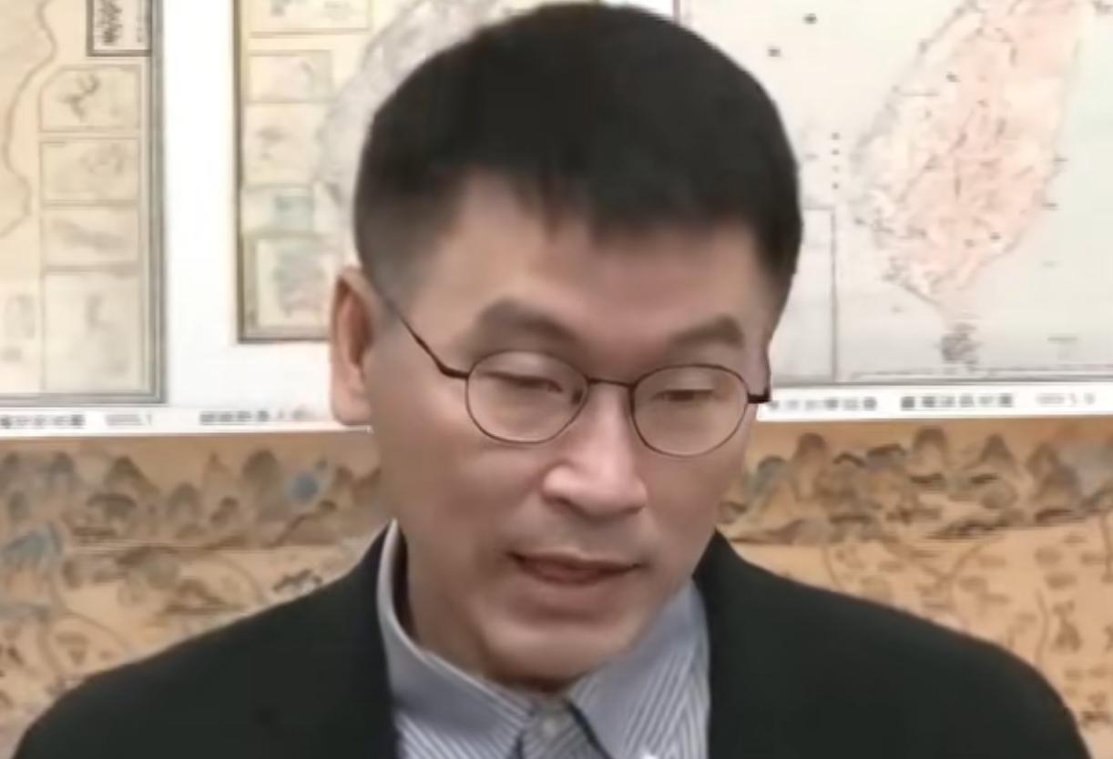 台湾地区陆委会副主委梁文杰受访时被媒体提问：“我们选手参加世界咖啡锦标赛时以台湾