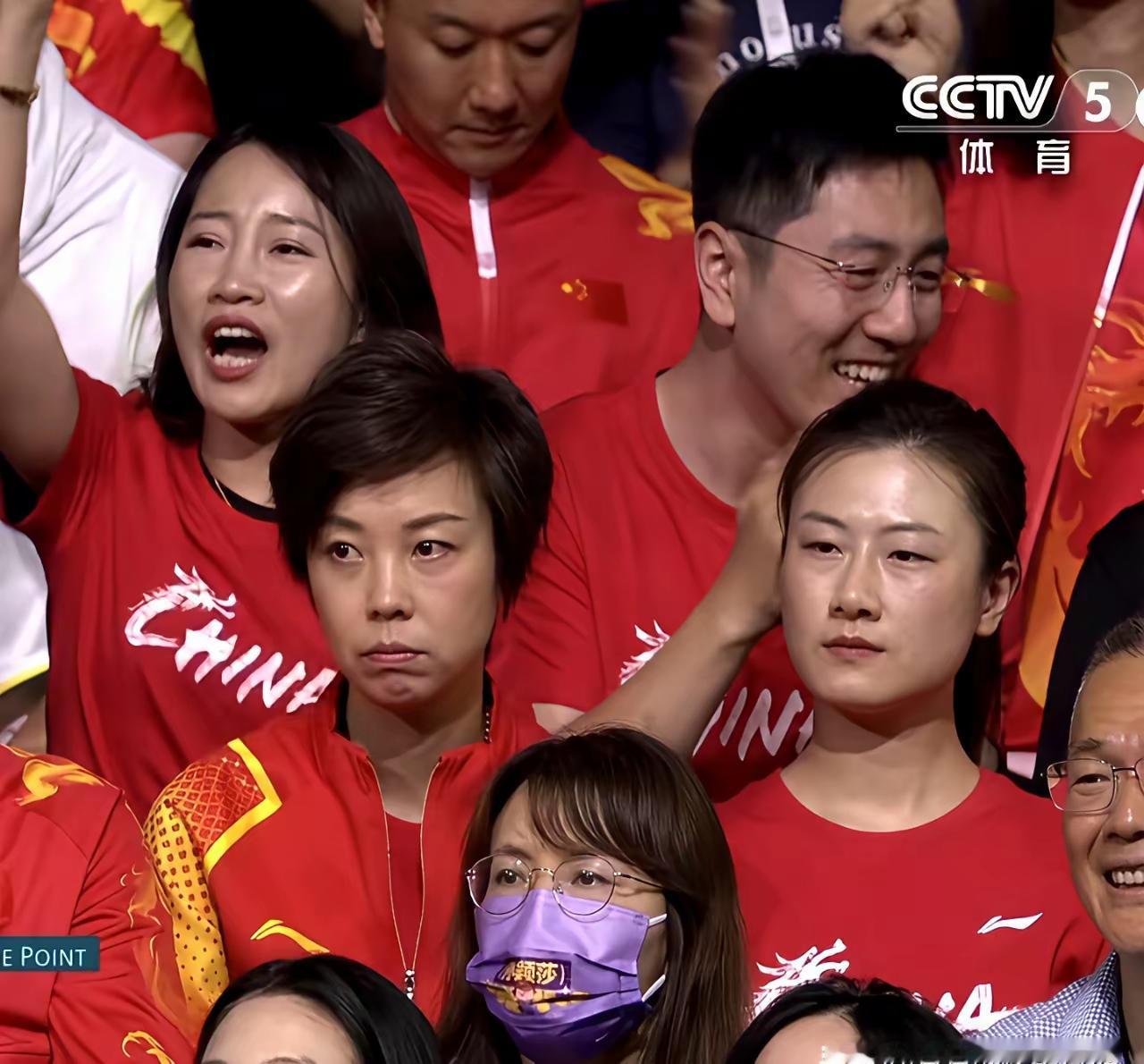 有人问
她俩为什么会这样？
我想说
她俩为什么不可以这样？！
要知道
巴黎奥运女