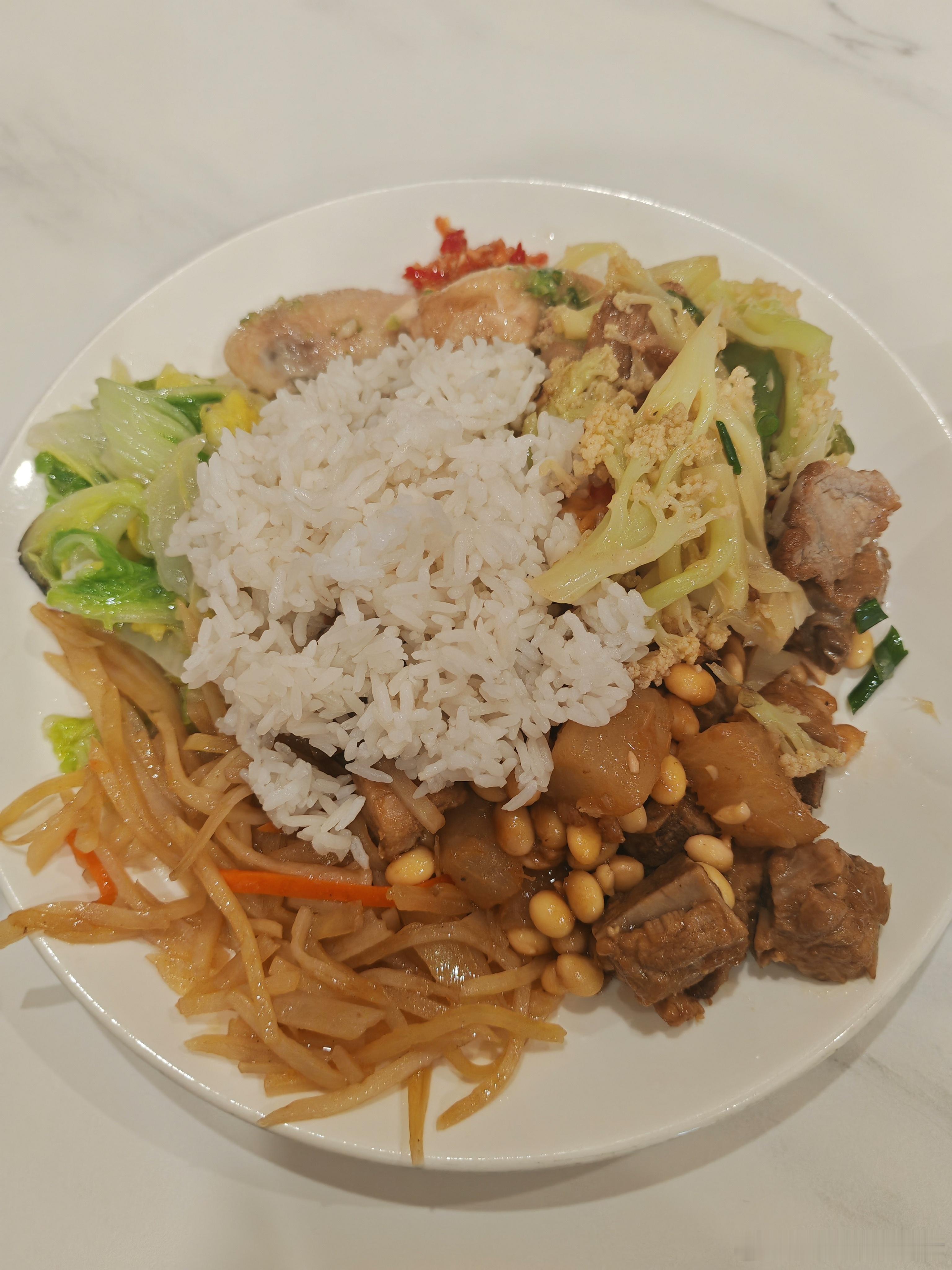 开饭啦，4S点的5菜一汤。 